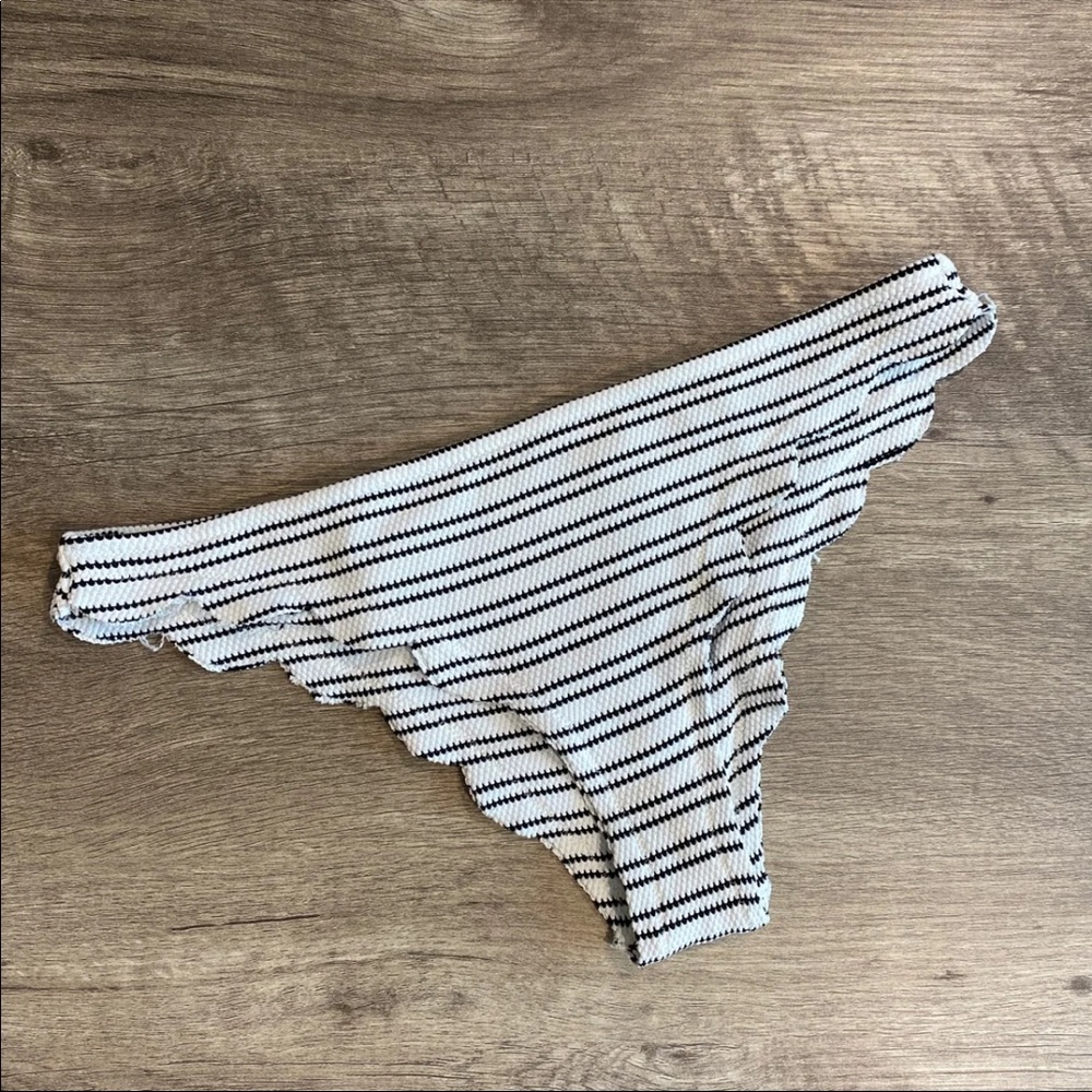(S) Abercrombie & Fitch Striped Textured Bikini Bottoms Small Black White